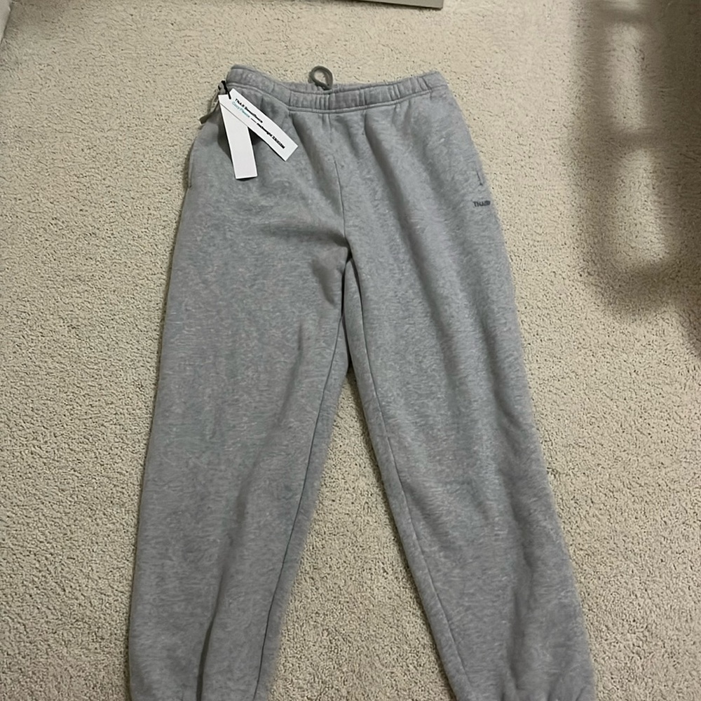 Grey brand new aritzia sweats. I got the wrong size and it’s too late to return!